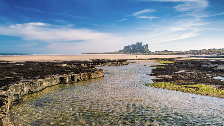 Castello di Bamburgh visto dalla spiaggia