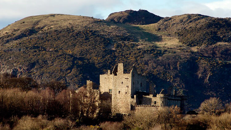 Vista della torre del castello di Craigmillar