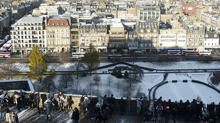 Zona nuova vista da uno dei punti panoramici del castello di Edimburgo