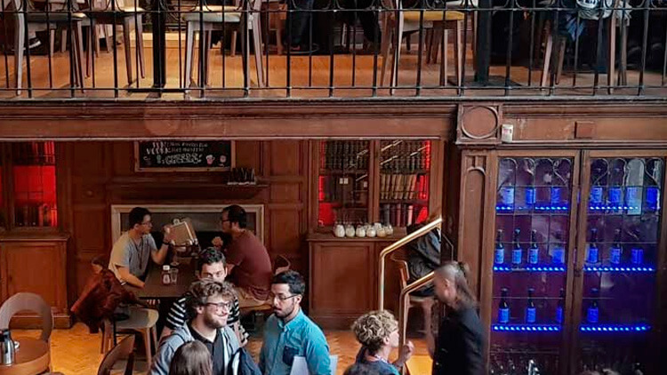 Interiore del pub Teviot House