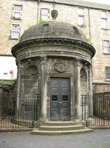 Il Mausoleo di G. Mackenzie, detto Mausoleo Nero, Edimburgo