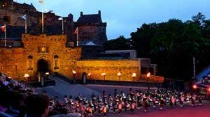 Performance del Military Tattoo al castello di Edimburgo
