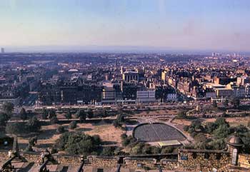 Vista della New Town dai bastioni del Castello di Edimburgo