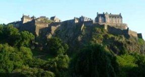 Edinburgh_Castle_from_the_North, by Kim Traynor, CC, httpen.wikipedia.orgwikiEdinburgh_Castle#mediaviewerFileEdinburgh_Castle_from_the_North.JPG