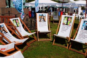 Sedie da lettori al book festival