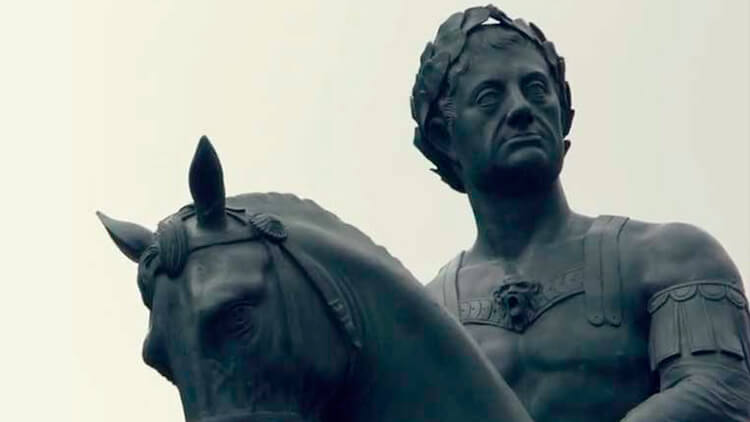 Dettaglio della statua di Carlo II a Parliament Square