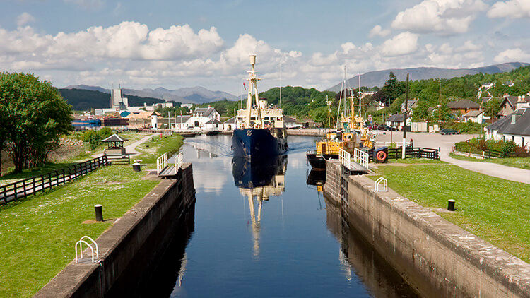 Canale Caledonia inskieme al Lago Ness (estremo sud del lago)
