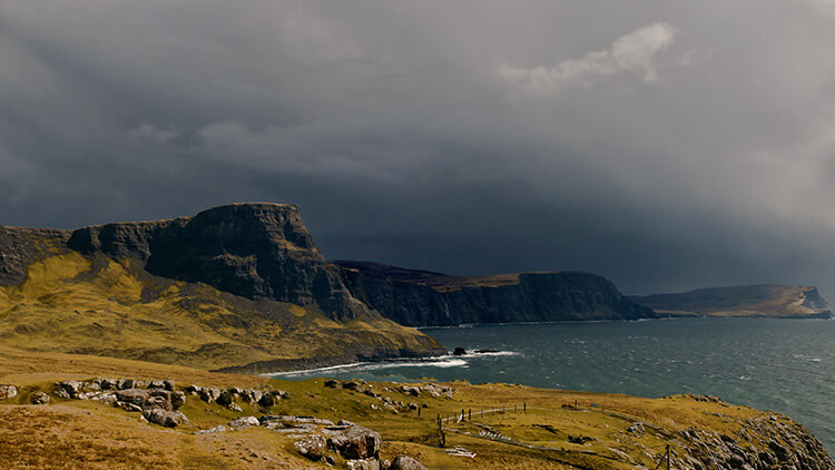 Tre condizioni climatiche in una sola foto nell'isola di Skye