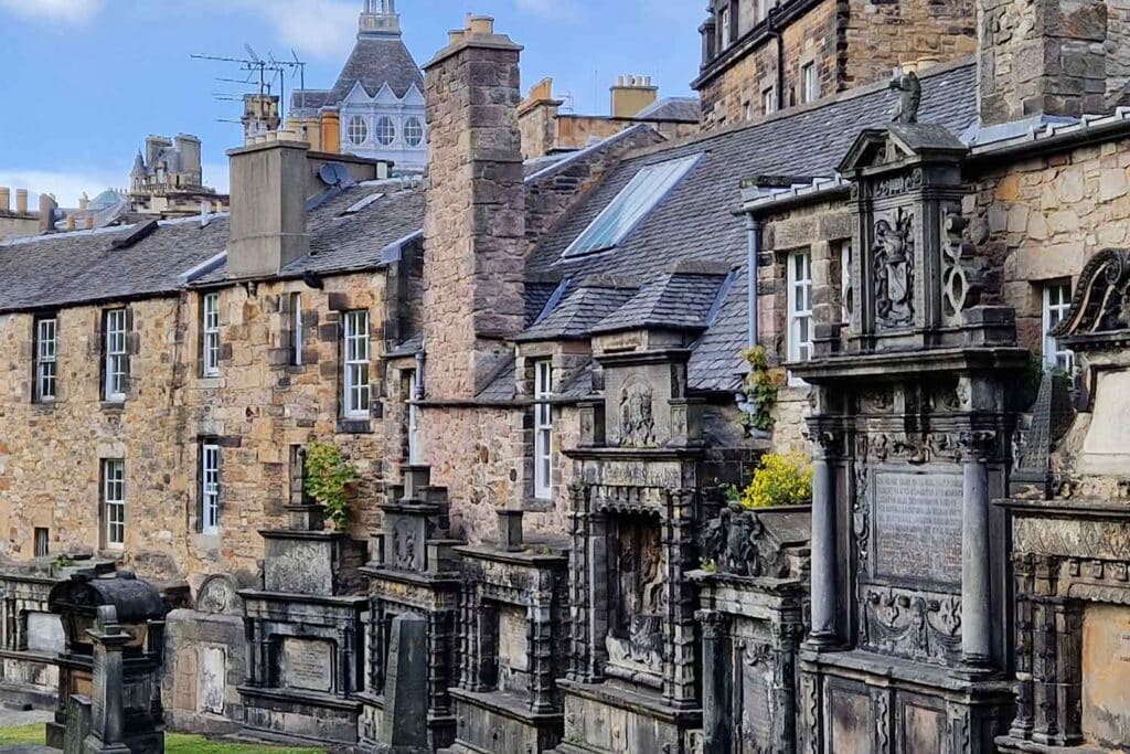 Lapidi storiche nel Greyfriars Kirkyard di Edimburgo