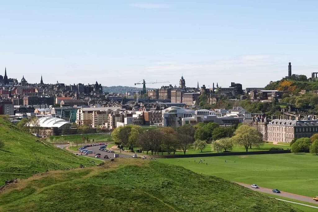 Panorama di Edimburgo dalla cima di Holyrood Park