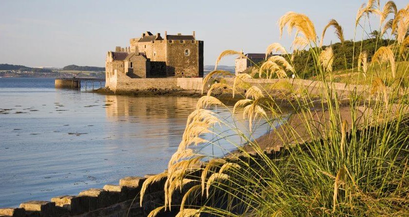 Castillo de Blackness, en la costa meridional del Fiordo de Forth, en Escocia