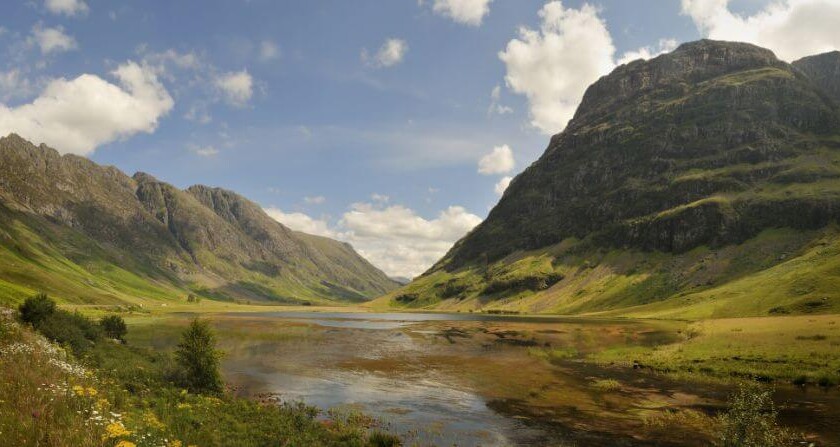 Lago Achtriochtan en el valle de Glencoe, Escocia