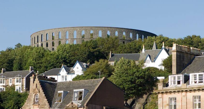 Vista de McCaig's Tower en Oban