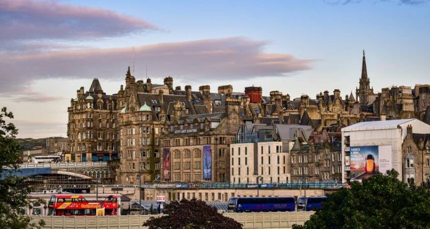 Skyline de Edimburgo al atardecer
