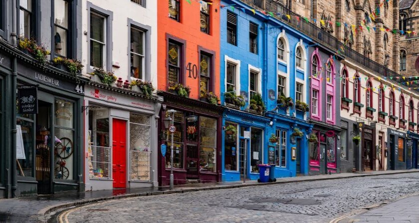 Victoria Street nella Old Town di Edimburgo
