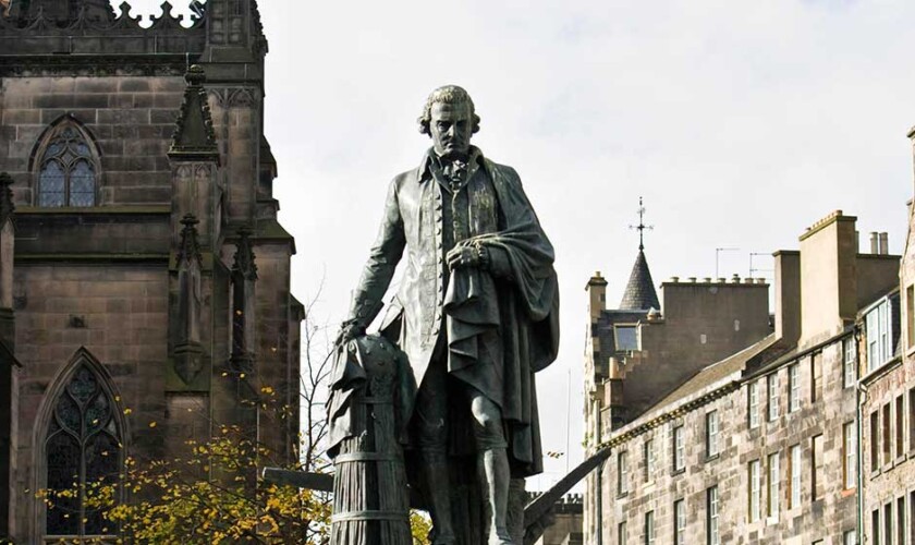Adam Smith nel Royal Mile di Edimburgo