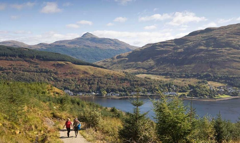 Camminando lungo le sponde del Lago Lomond