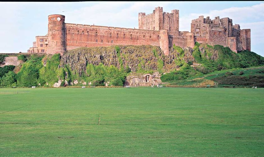 Castello di Bamburgh dal campo esterno