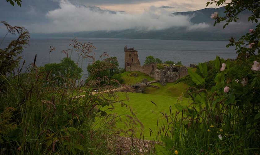 Castello di Urquhart all'imbrunire