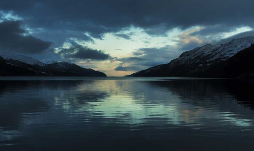 Il Lago Ness di notte