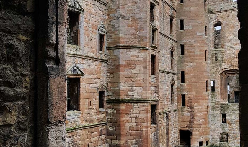 L'interno del Palazzo di Linlithgow durante il tour