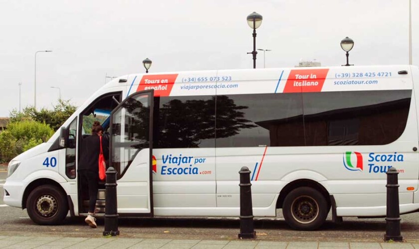 Ritorno al minibus durante il tour di Harry Potter